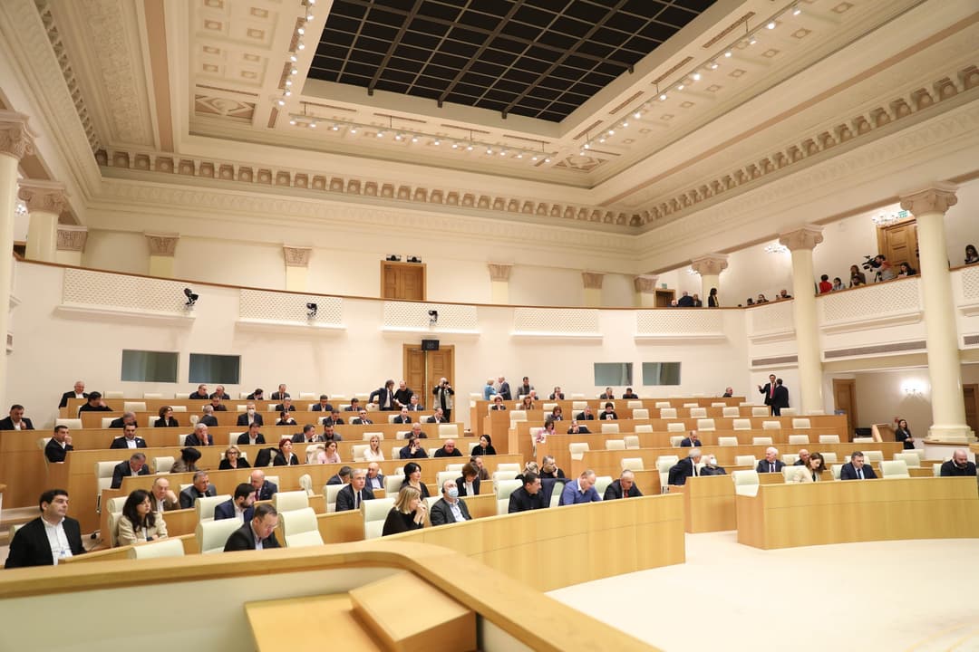 მიმდინარე კვირას პარლამენტში პლენარული სხდომები არ გაიმართება