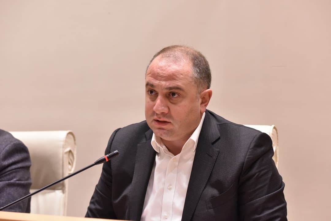 ირაკლი ჩიქოვანი – თუ ვინმე ევროპაში ხედავს თავის პარტნიორად, მოკავშირედ დავით კეზერაშვილს და ვანო მერაბიშვილს, ღმერთმა მშვიდობაში მოახმაროთ