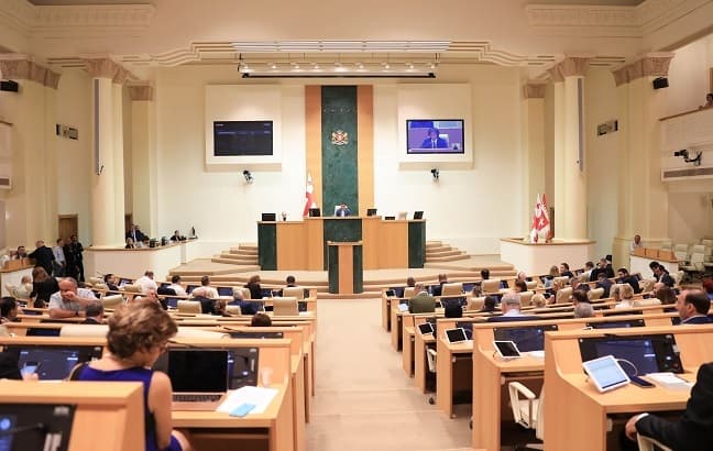 “სამოქალაქო უსაფრთხოების შესახებ“ კანონში შესატან ცვლილებას მესამე მოსმენით 77-მა დეპუტატმა დაუჭირა მხარი