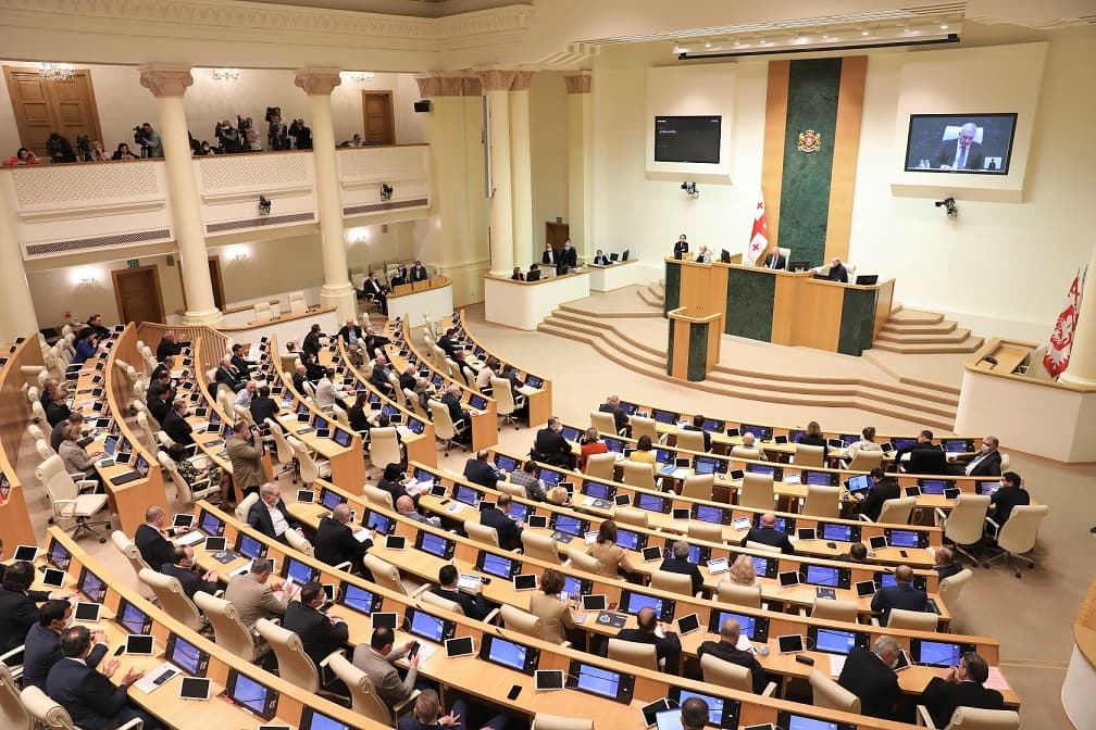 პარლამენტმა “ამნისტიის შესახებ“ კანონი მიიღო