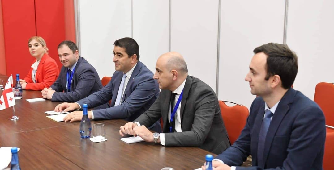 შალვა პაპუაშვილი ფიჯის, სეიშელის, ტანზანიის და გაიანას პარლამენტების თავმჯდომარეებს შეხვდა