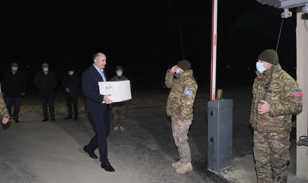 თავდაცვის მინისტრი ახალ წელს სამხედროებთან ერთად შეხვდა