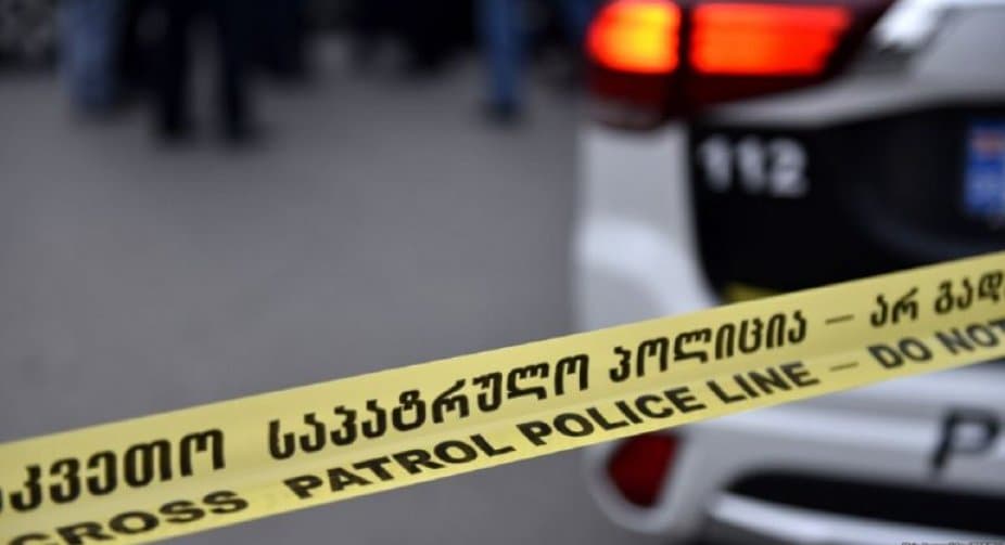 რუსთავში ახალგაზრდა მამაკაცი დაჭრეს