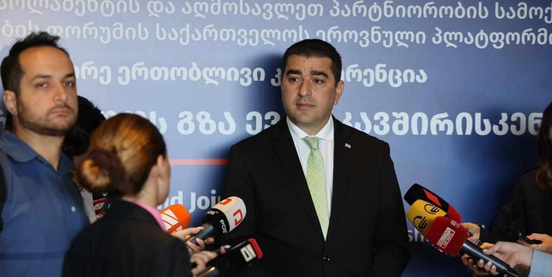 შალვა პაპუაშვილი – ფული, რომელიც იმ მიზნით იხარჯება, რომ პლურალიზმი, ლიბერალური ღირებულებები წახალისდეს, ასეთი მედიის მიერ პროპაგანდის და ცენზურისთვის გამოიყენება