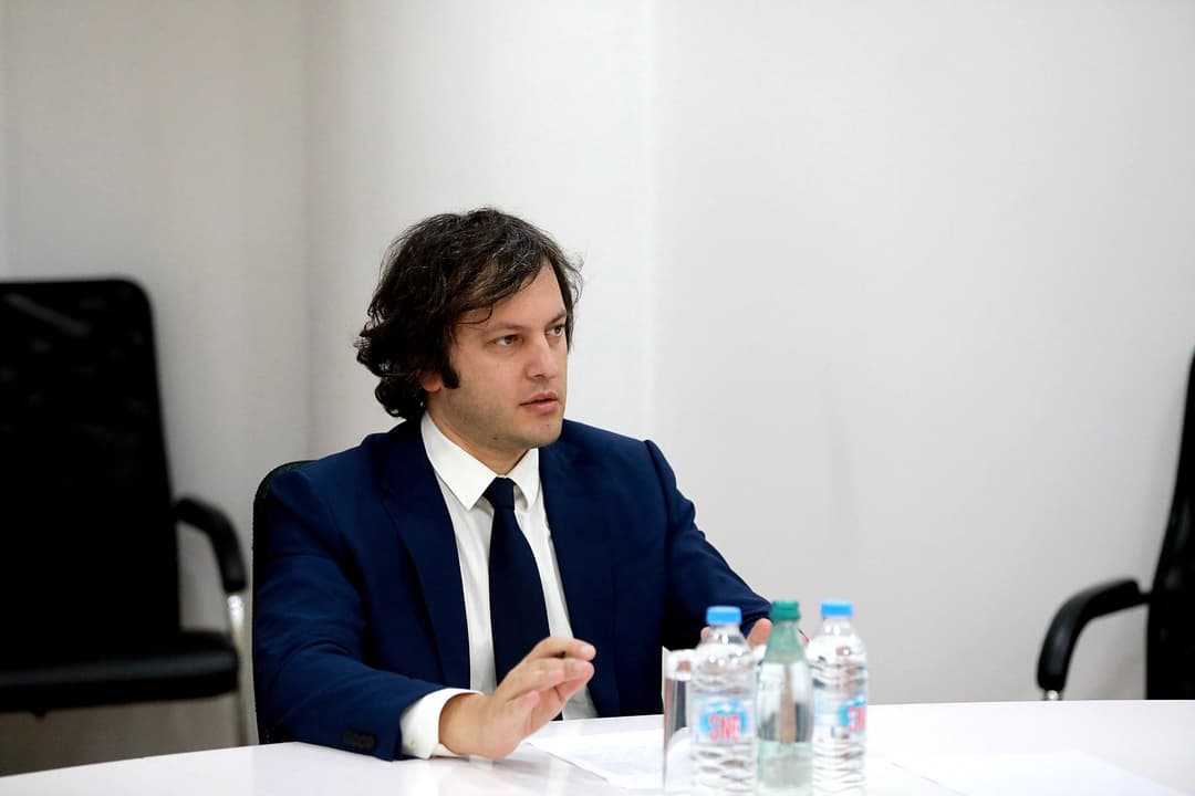 ირაკლი კობახიძე – არის რამდენიმე ოლიგარქი, რომელიც აფინანსებს ტელევიზიებს, პოლიტიკას, ისინი ქმნიან გარკვეულ გავლენას, აქვთ საკუთარი მედია, ვგულისხმობ სააკაშვილს, კეზერაშვილს, ხაზარაძეს