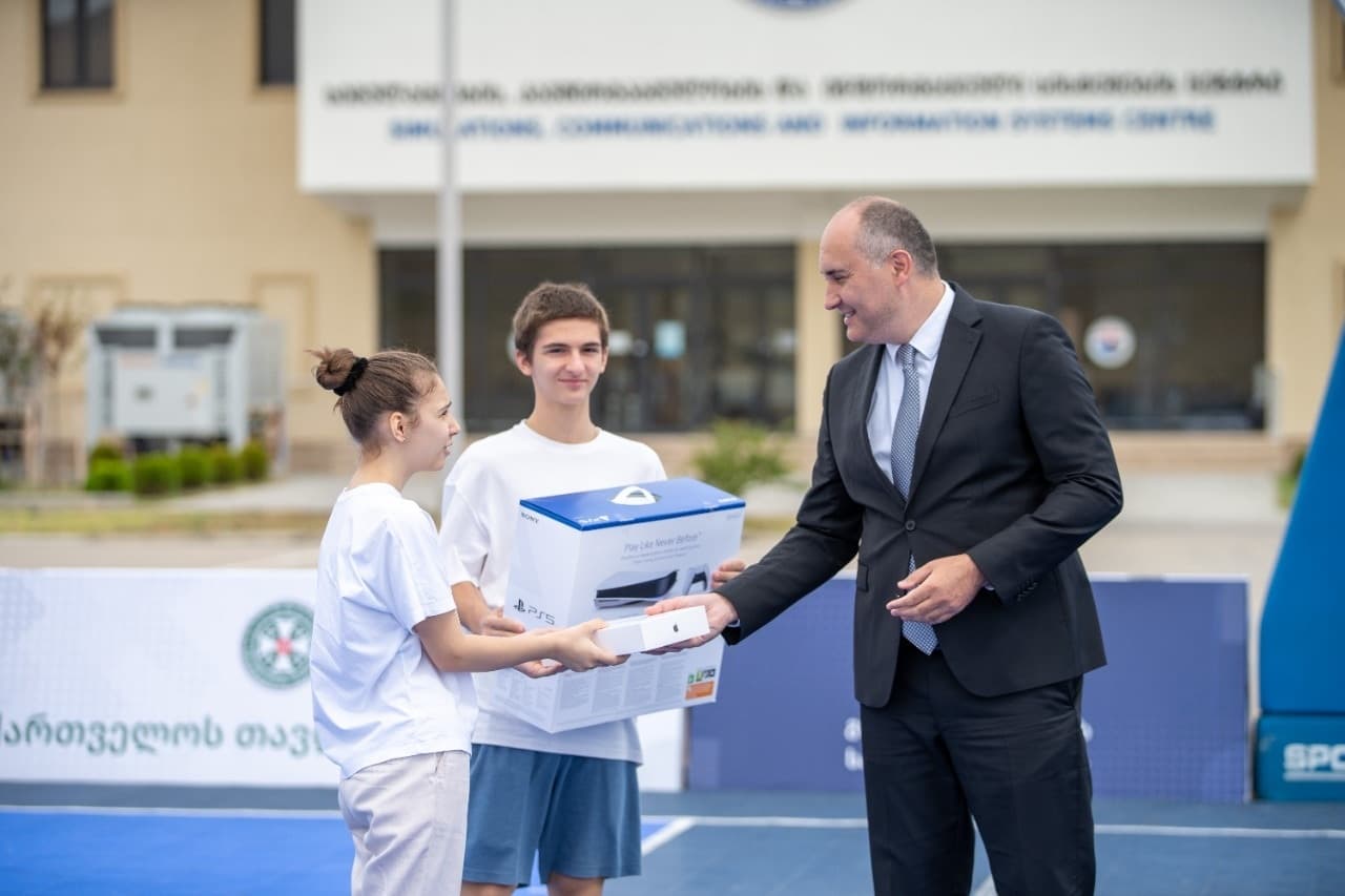 Frontnews image description