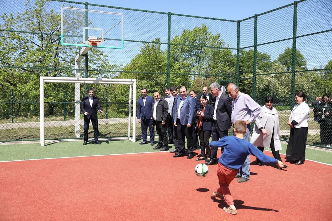 პრემიერ-მინისტრმა გუთურის საჯარო სკოლა დაათვალიერა