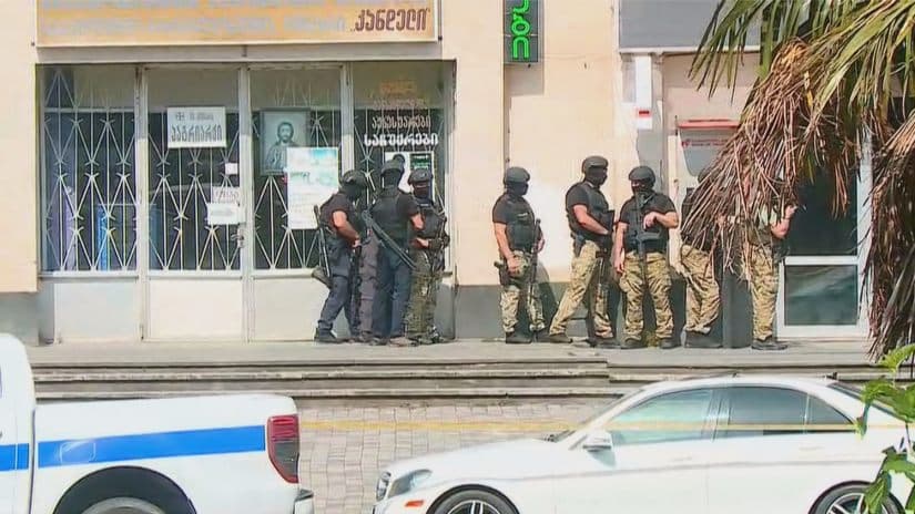 12 taken hostage by armed robber in Kutaisi Bank of Georgia branch