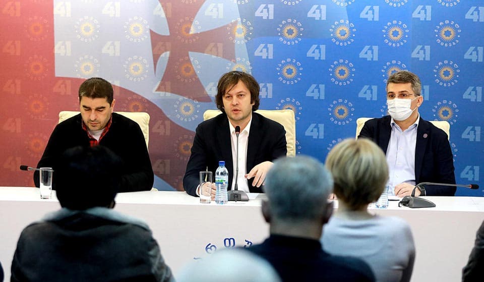 “ქართული ოცნების” ცენტრალურ ოფისში საპარლამენტო უმრავლესობის სხდომა გაიმართა