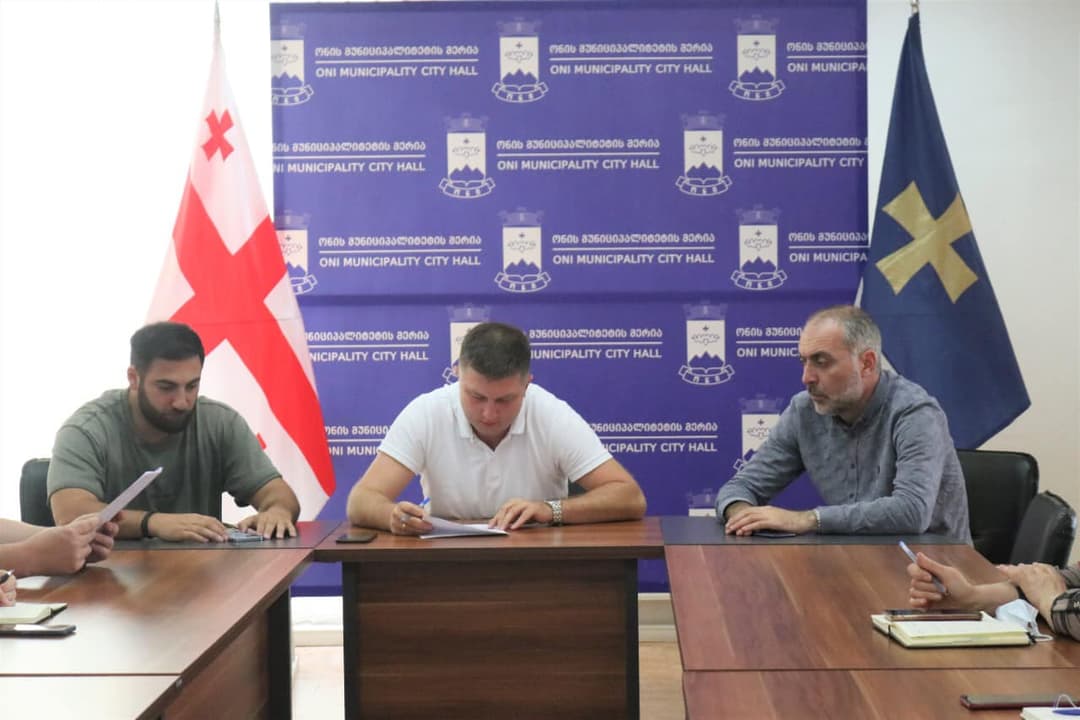 სერგი ხიდეშელი მერიის პირველადი სტრუქტურული ერთეულების ხელმძღვანელ პირებს შეხვდა