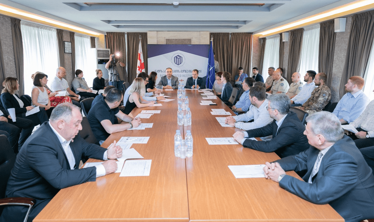 Frontnews image description