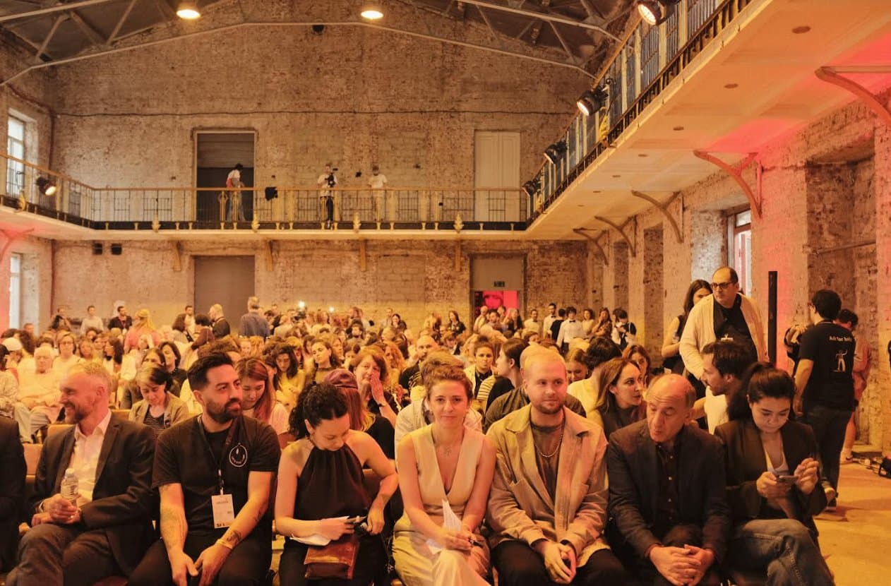 Frontnews image description