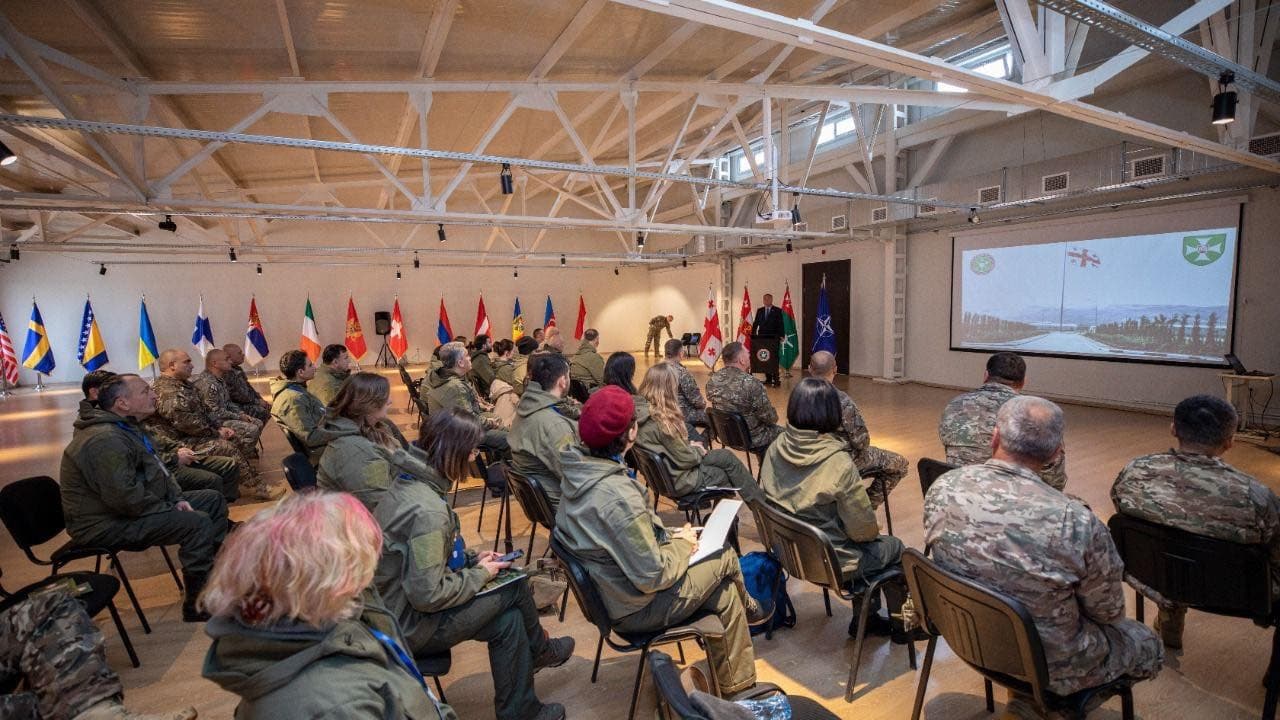 Frontnews image description