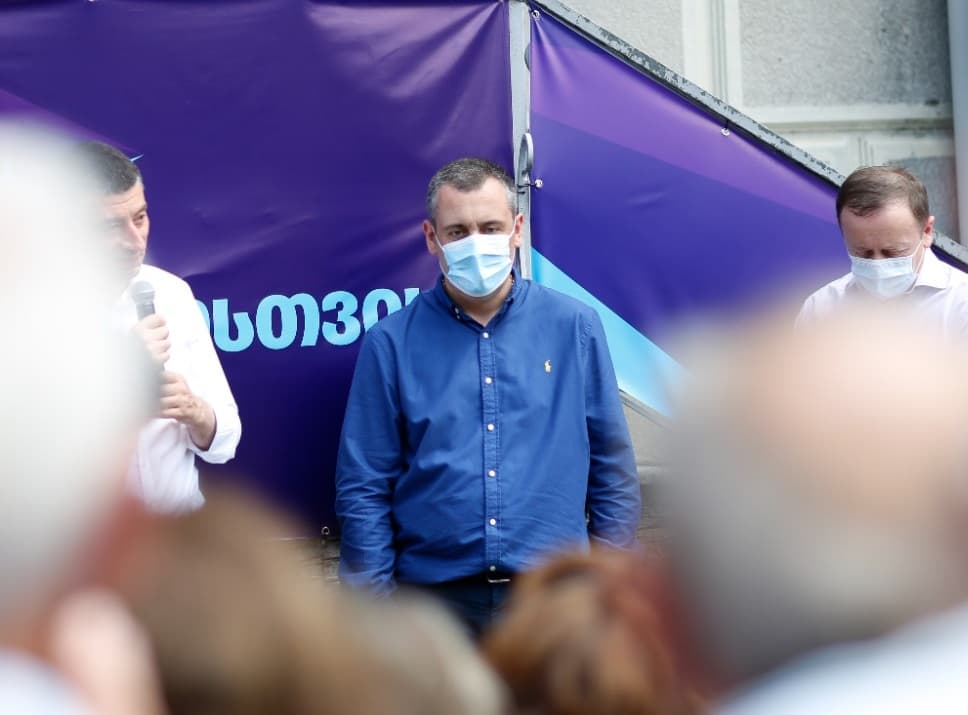 გიორგი გახარიამ ოზურგეთის მუნიციპალიტეტში პარტია “საქართველოსთვის” მერობის კანდიდატად გია ცეცხლაძე წარადგინა