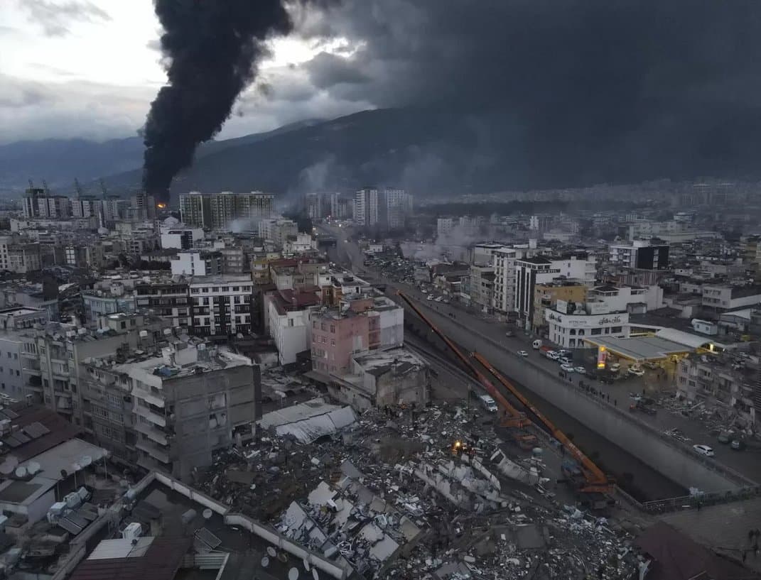 ერდოღანი – ჩვენ გვყავს 3549 დაღუპული და 22168 დაშავებული, ნანგრევებიდან ცოცხალი გამოიყვანეს 8 000-ზე მეტი ჩვენი მოქალაქე