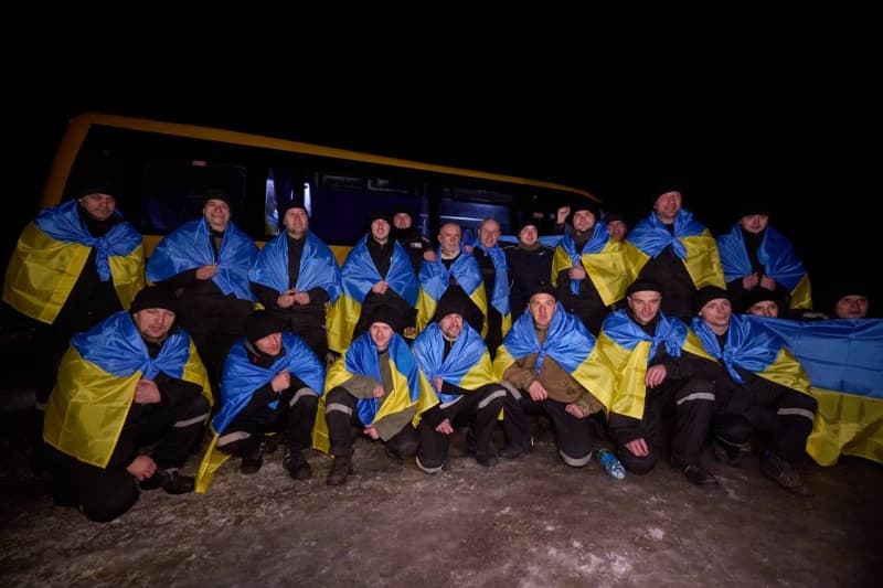 უკრაინამ რუსული ტყვეობიდან 100 დამცველი დააბრუნა