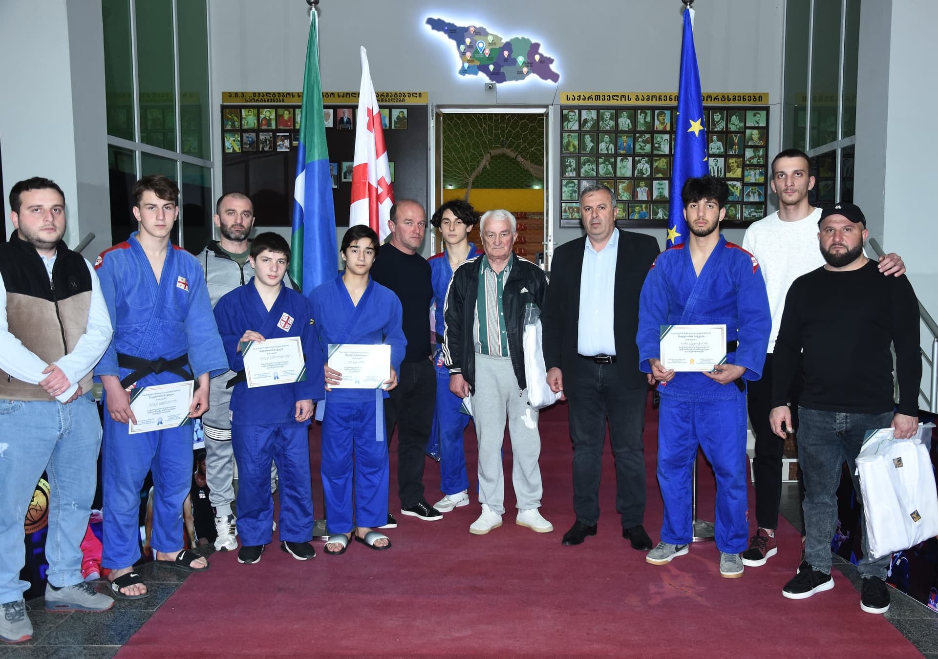 Frontnews image description