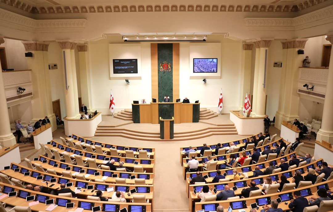 პარლამენტში კონსტიტუციურ კანონში შესატანი ცვლილების საკომიტეტო განხილვა იწყება