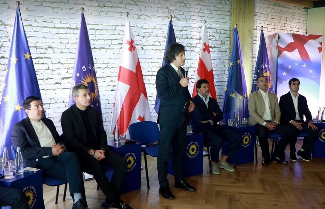 “ქართული ოცნების“ კონფერენციაზე ყაზბეგისა და თიანეთის ორგანიზაციების თავმჯდომარეები და ბიუროს წევრები აირჩიეს