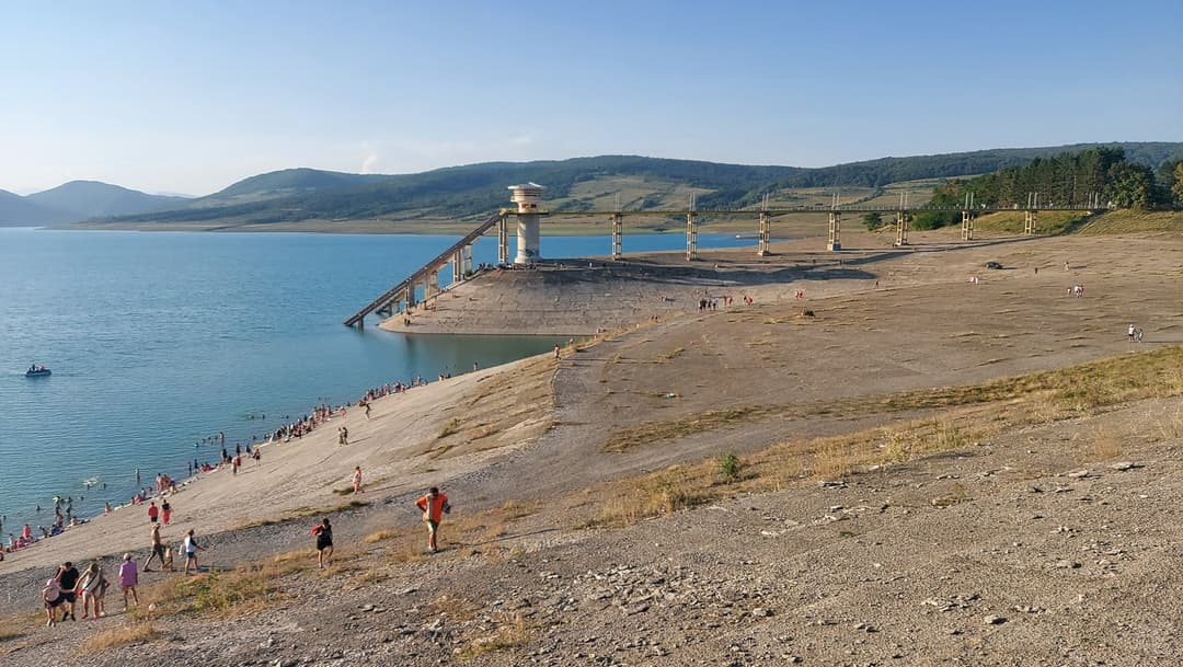 “15 წლის ბიჭი დაიხრჩო სიონის ტბაზე, 20-25 წუთში მოვიდა პოლიცია და სასწრაფო დახმარება, მაშველები არ ჰყავთ”