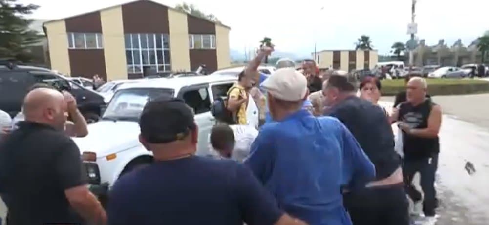 ჩოხატაურში “ნაციონალური მოძრაობის” წარმომადგენლებს თავს დაესხნენ