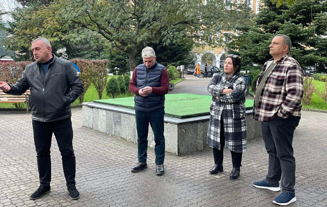 ჭიათურაში “ნაციონალური მოძრაობის” ხუთმა წევრმა პარტია დატოვა