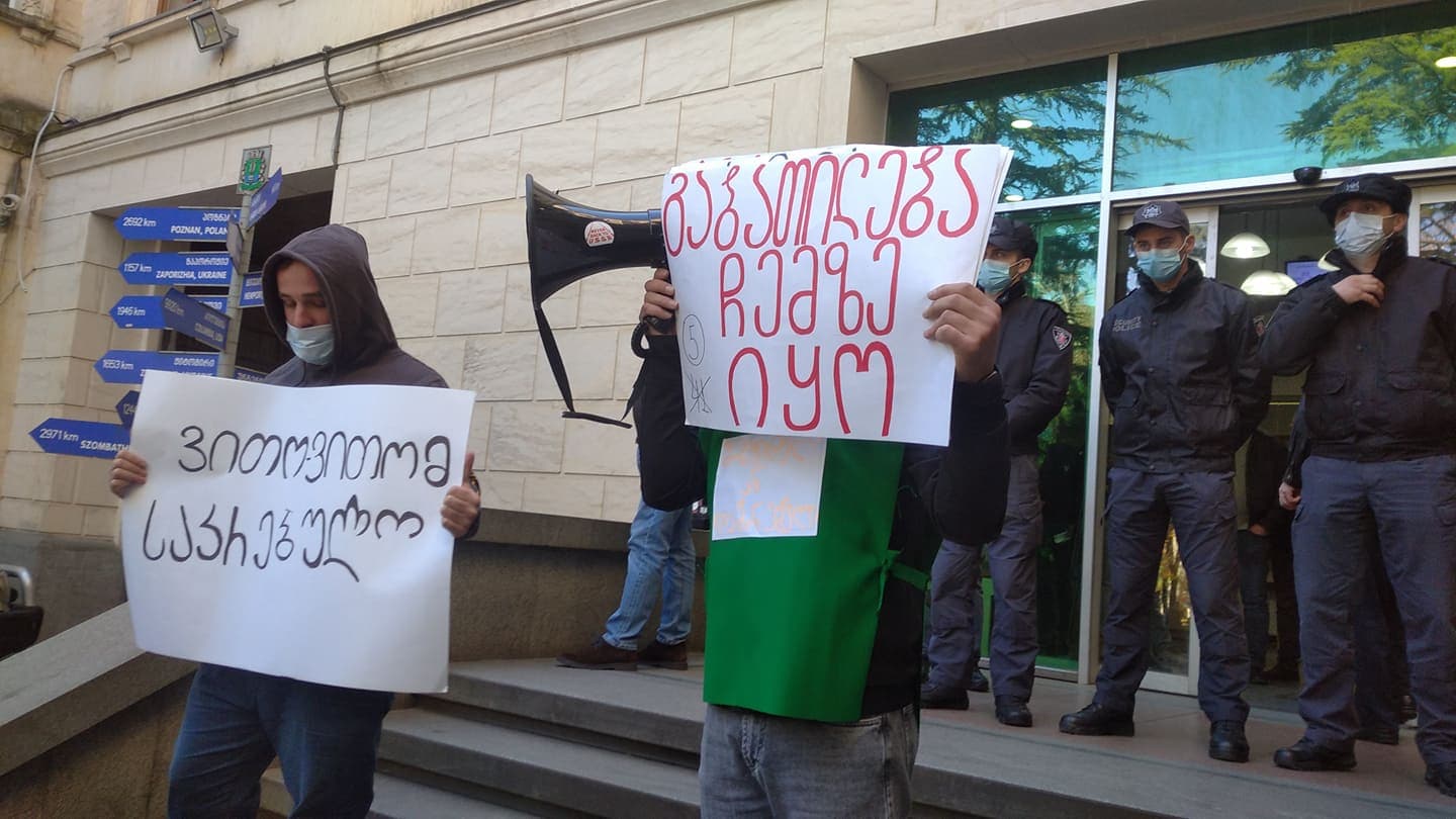 Frontnews image description