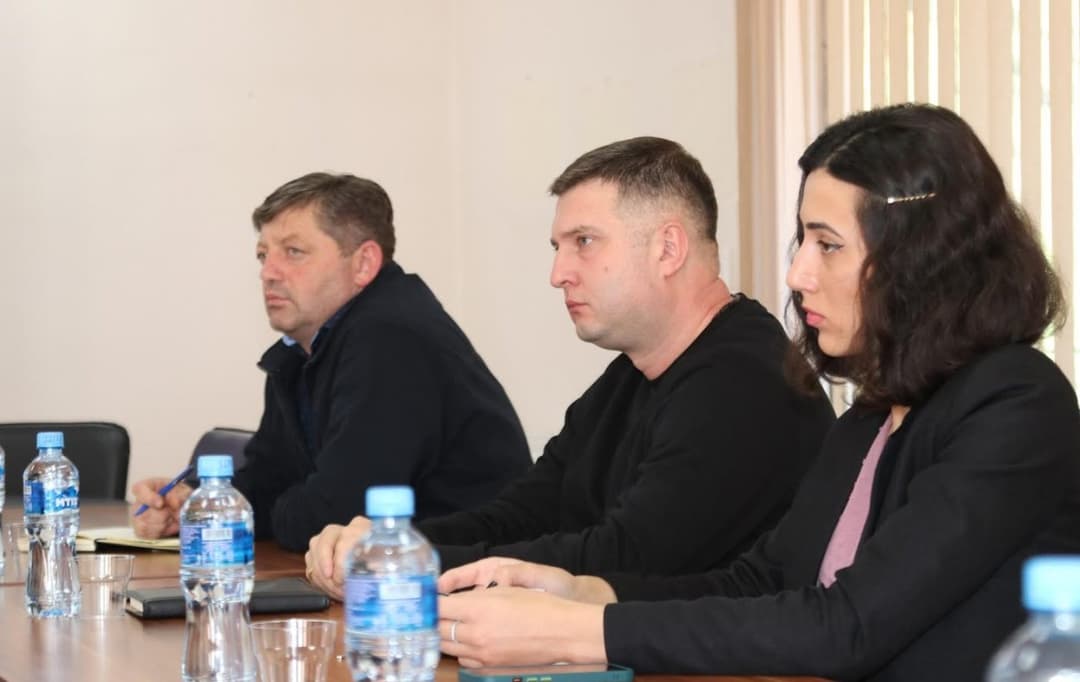 ონის მუნიციპალიტეტის მერმა სერგი ხიდეშელმა USAID-ის ძლიერი სოფლის პროგრამის წარმომადგენლებს უმასპინძლა