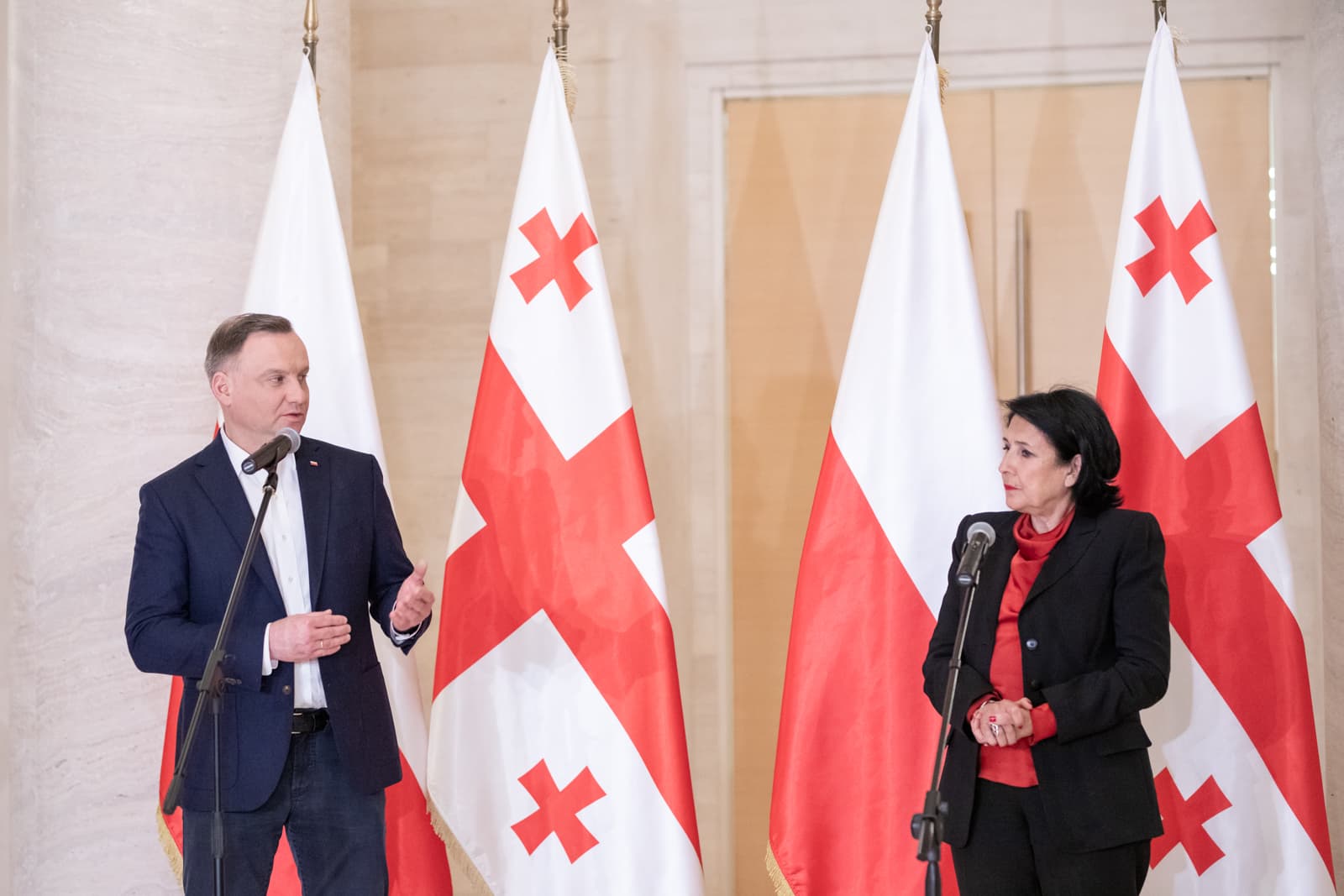 Frontnews image description