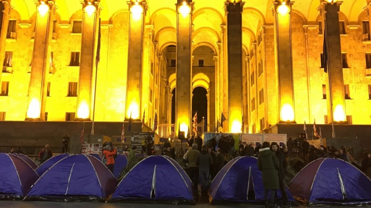 Frontnews image description