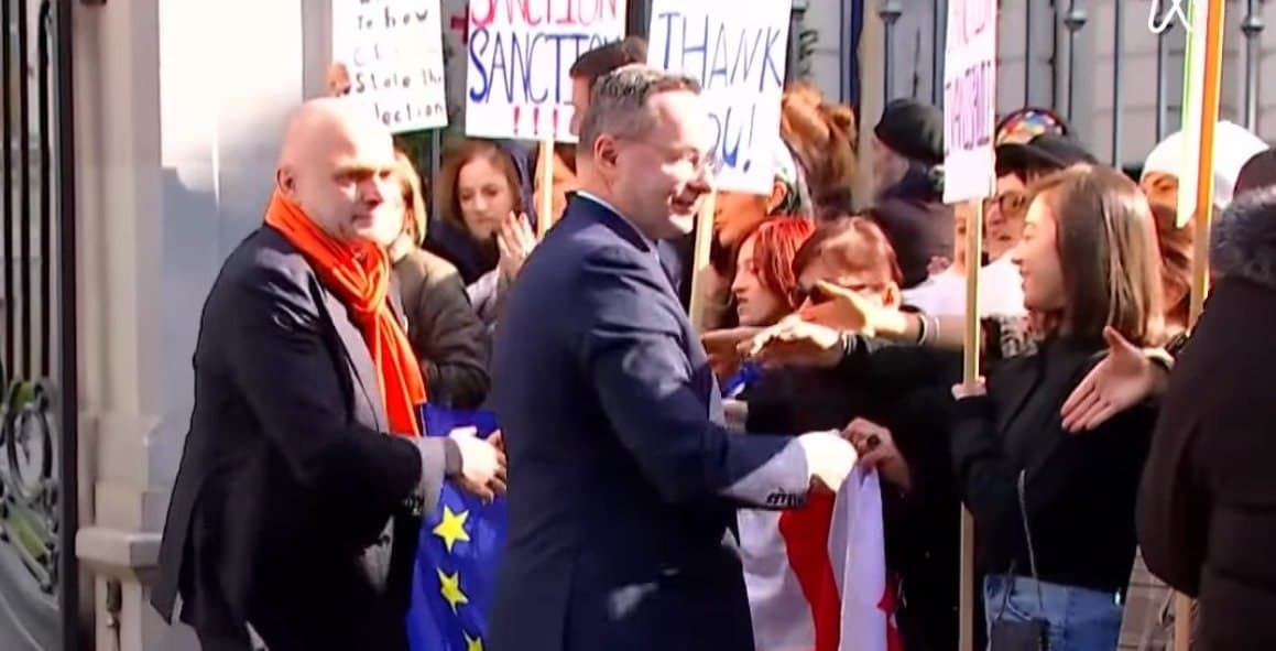 Frontnews image description