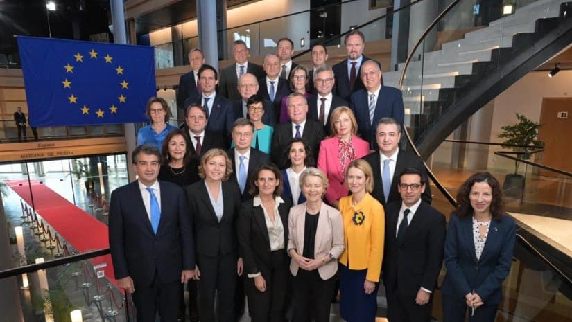 ევროპარლამენტმა ევროკომისიის ახალი შემადგენლობა დაამტკიცა