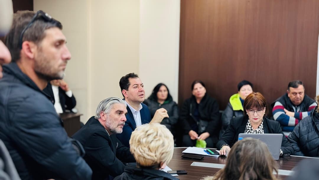 აფხაზეთის ავტონომიური რესპუბლიკის მთავრობის წარმომადგენლებმა თბილისსა და რეგიონებში მცხოვრებ აფხაზეთიდან დევნილებთან შეხვედრები გამართეს