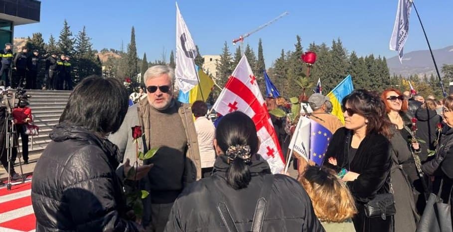 Frontnews image description