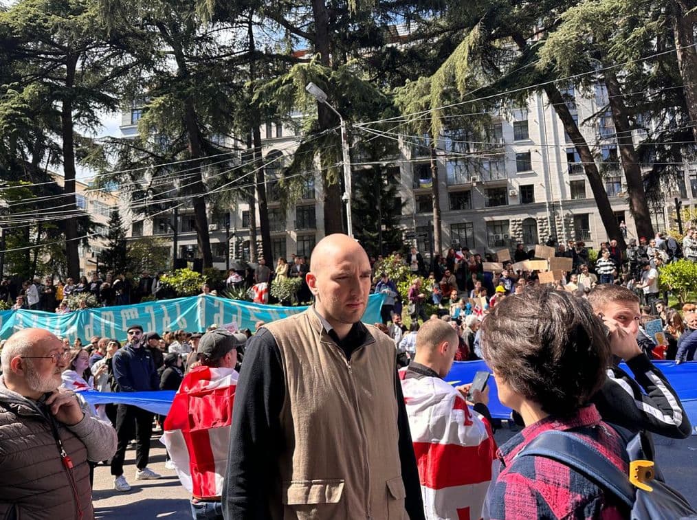 Frontnews image description