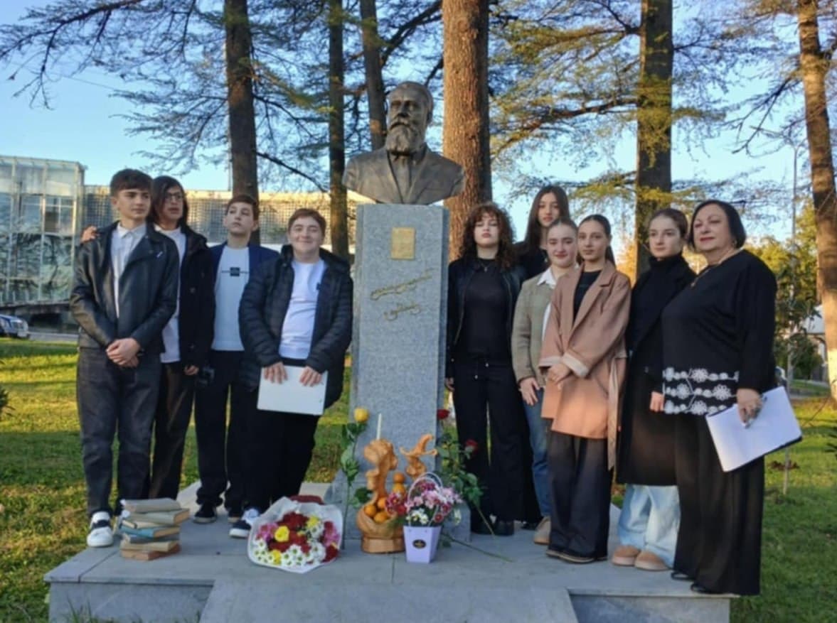 Frontnews image description