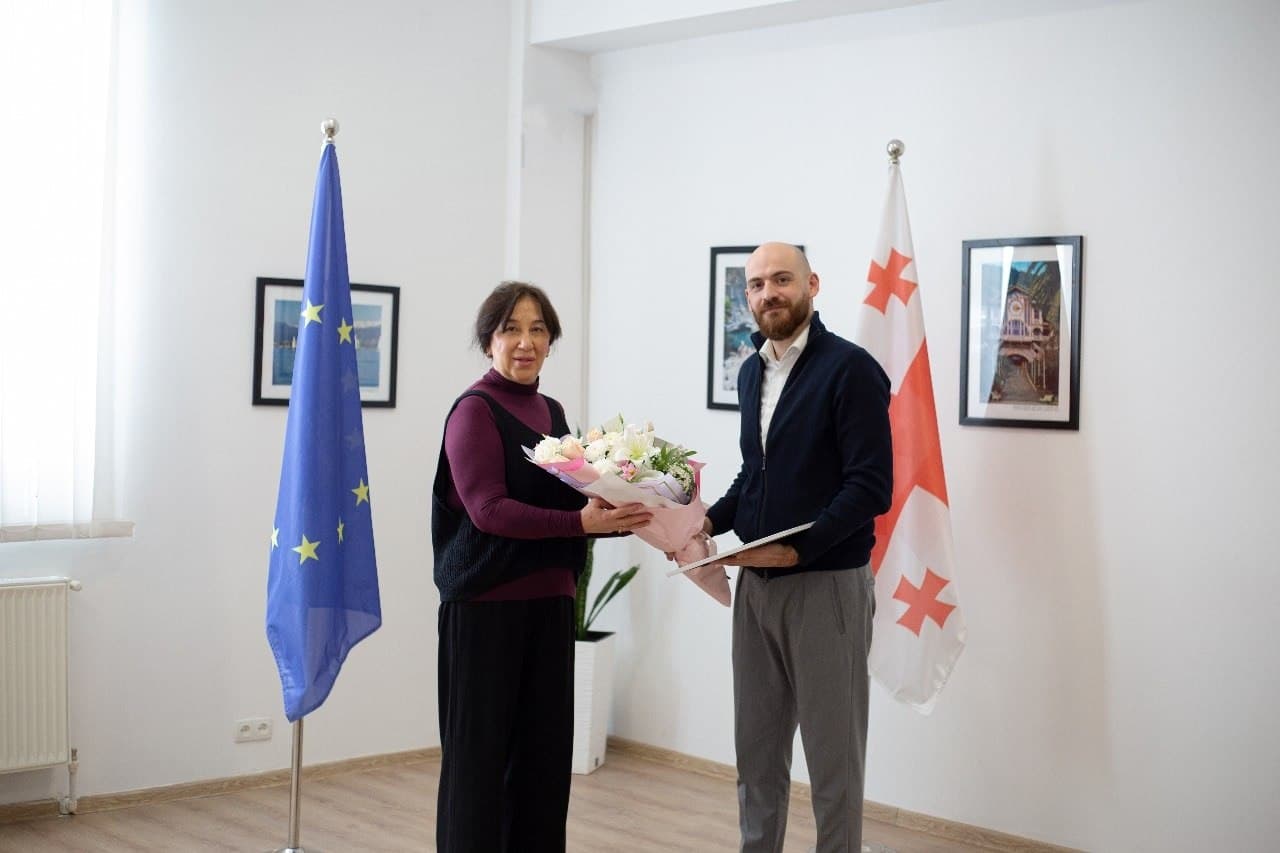 Frontnews image description