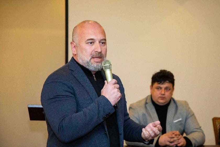 ზვიად შალამბერიძე – წინა ხაზზე აყენებენ ბავშვებს, რომელთა ემოციებზეც აქვთ ზეგავლენა