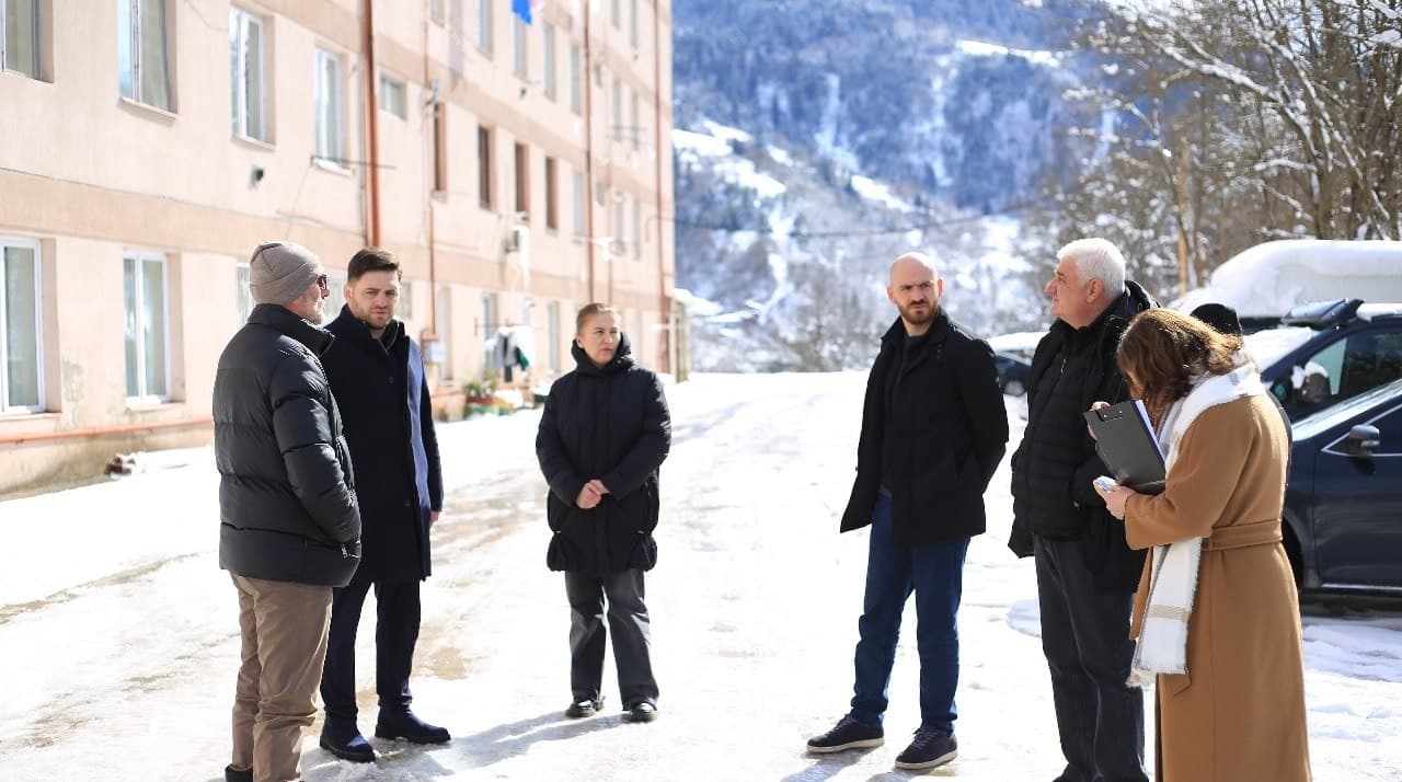 Frontnews image description