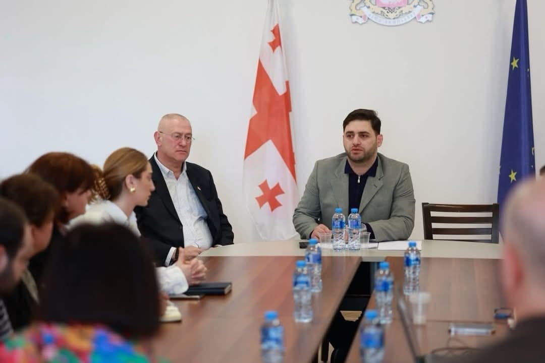 Frontnews image description