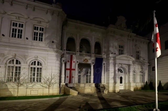 Frontnews image description