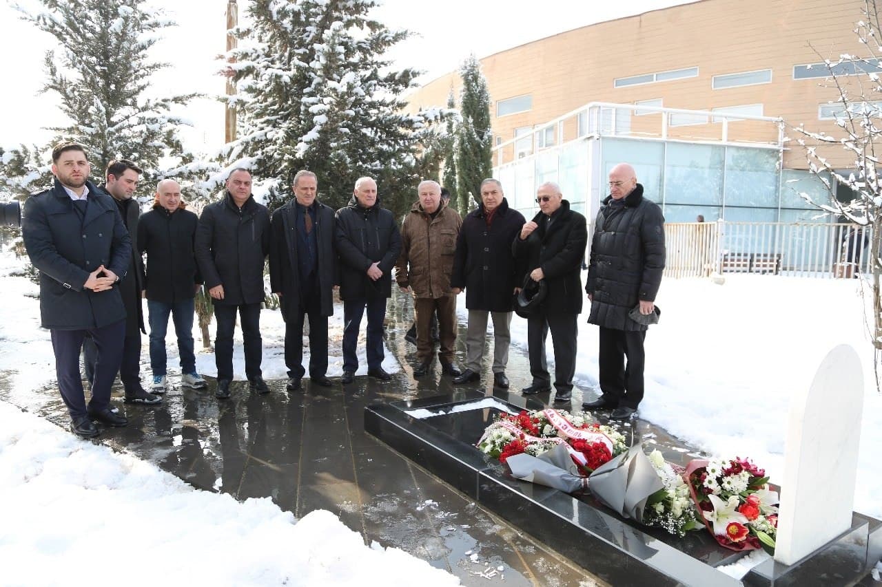 Frontnews image description