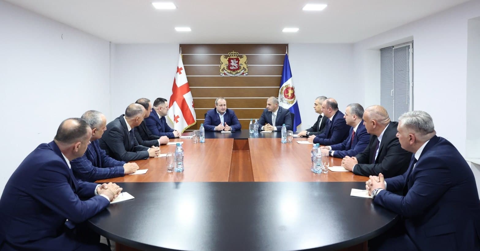 Frontnews image description