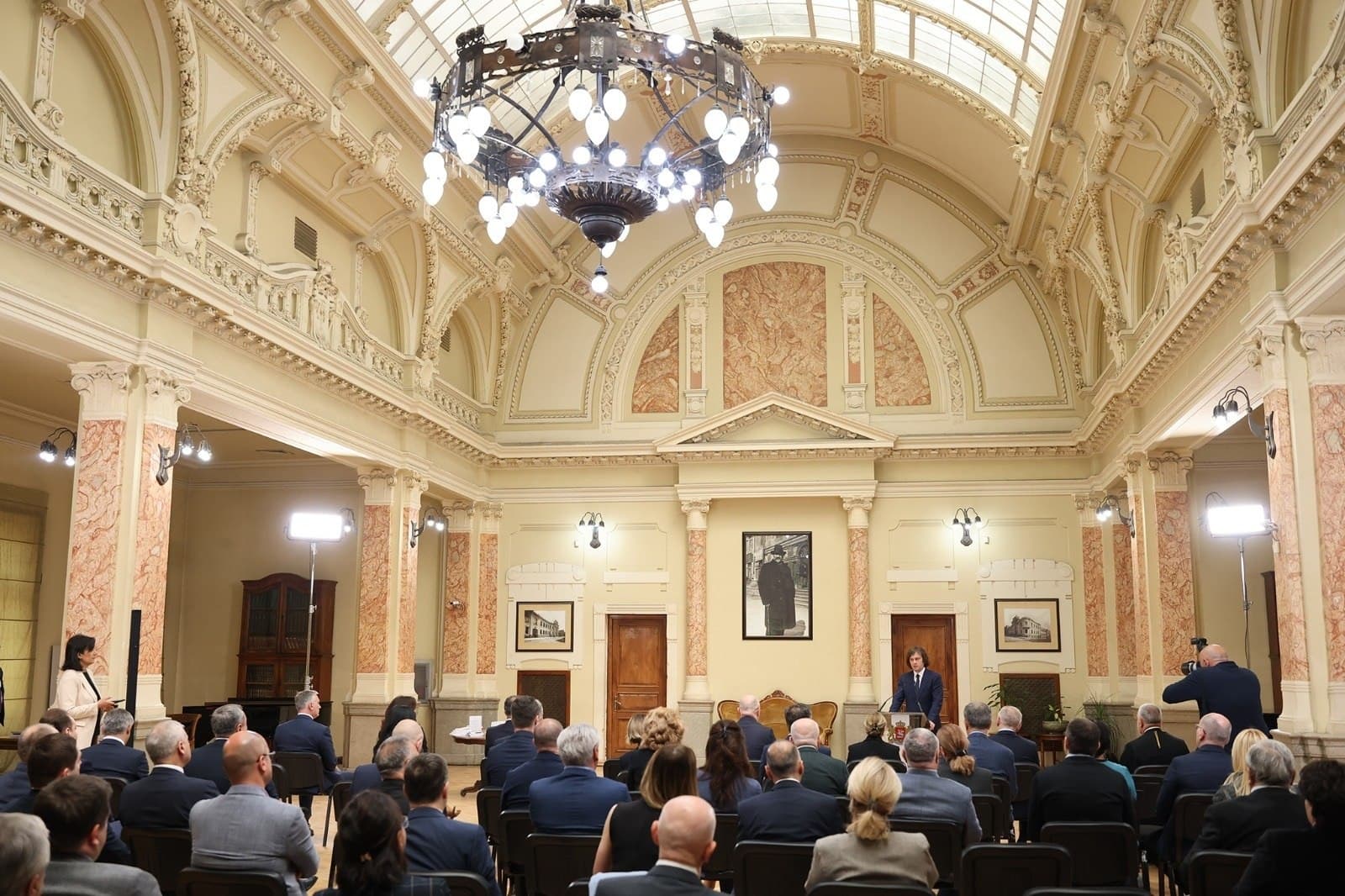 Frontnews image description