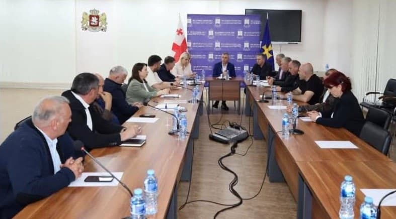 Frontnews image description