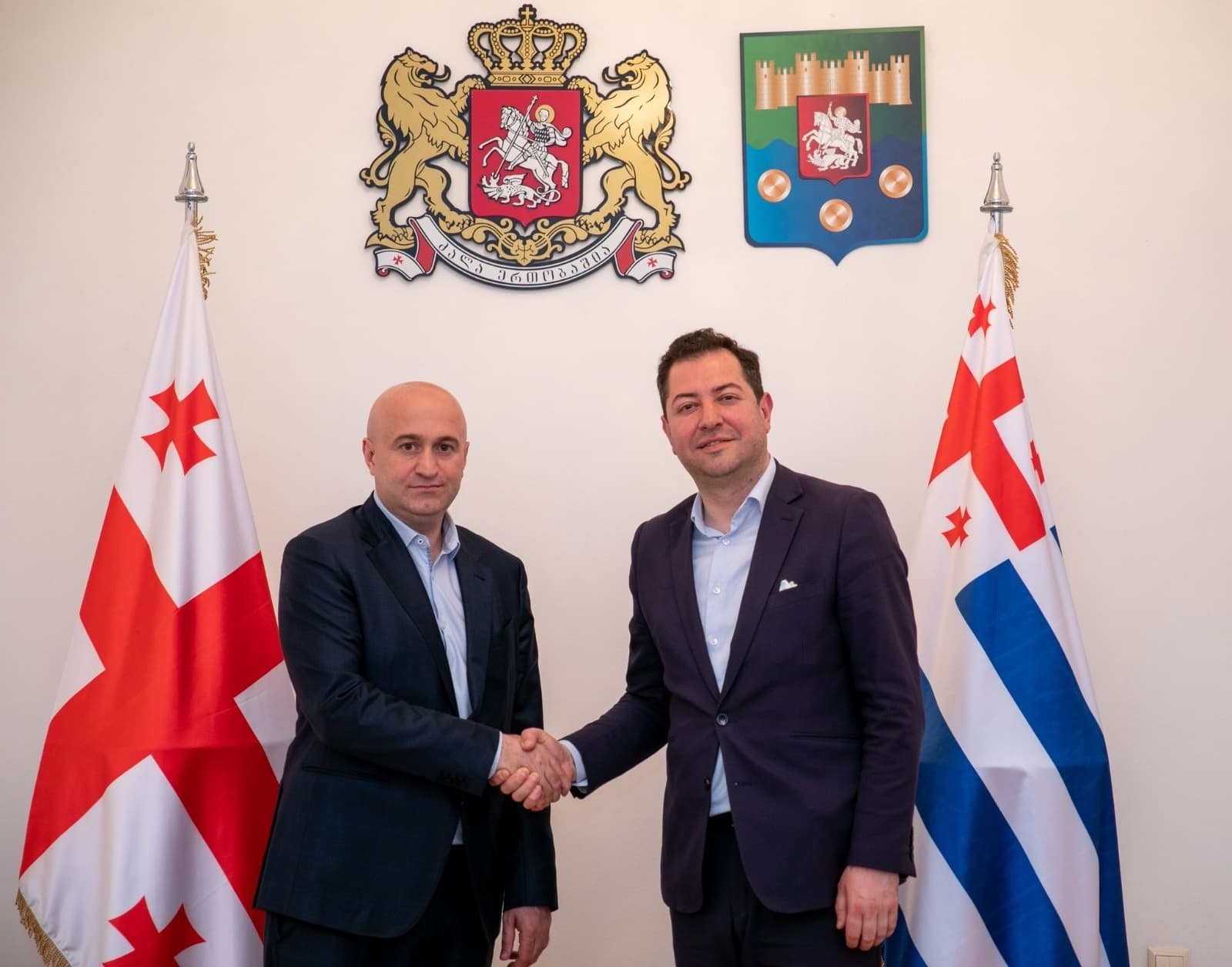 Frontnews image description