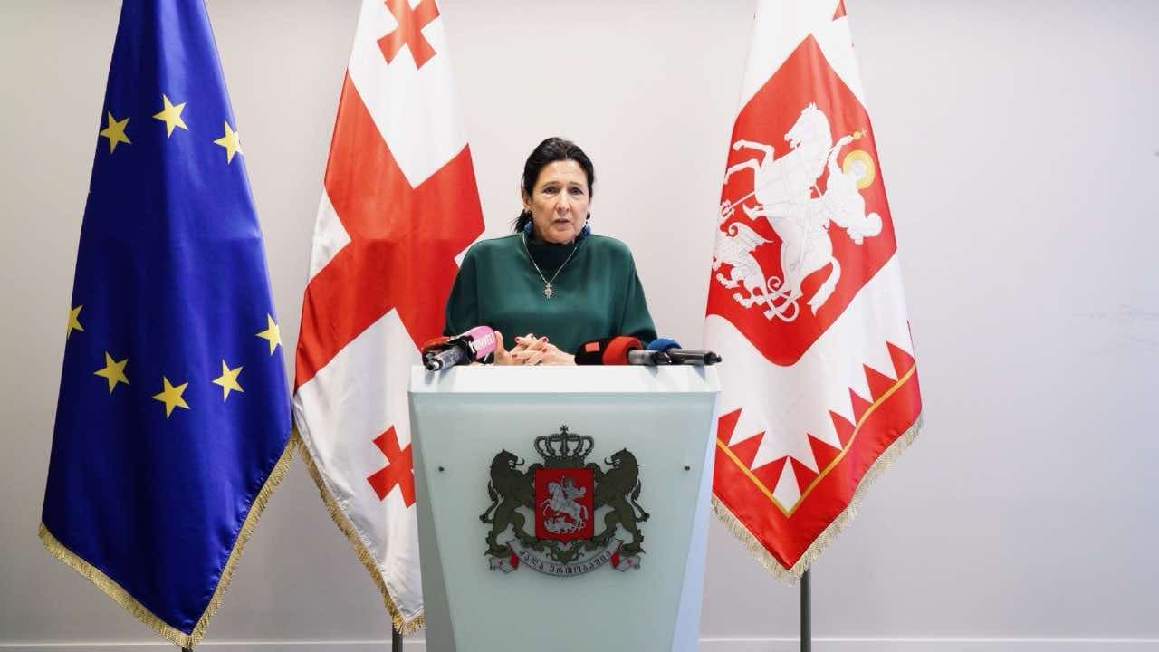 Zourabichvili expressed her admiration for the Romanian people.