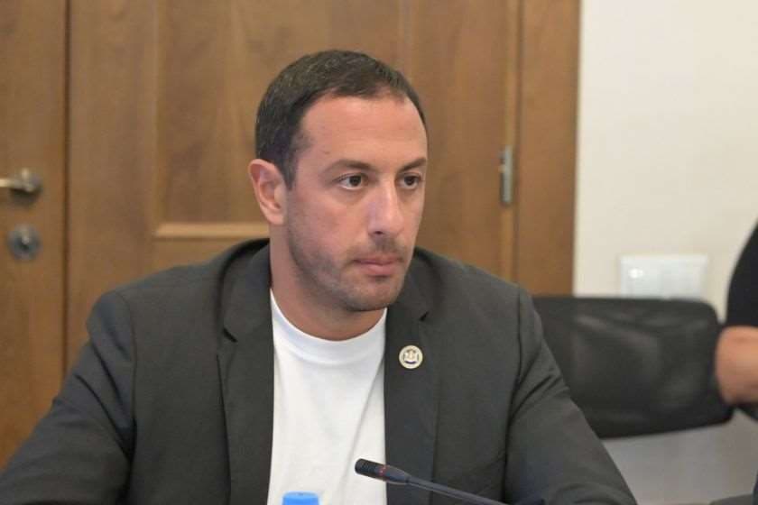 Frontnews image description