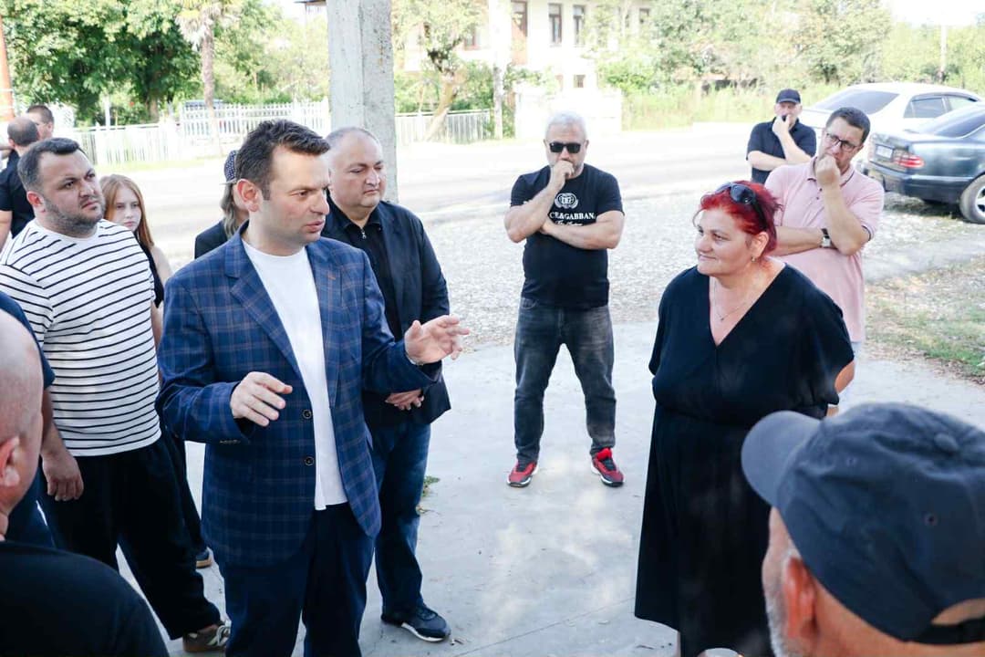 “ქართული ოცნების” სენაკის მერობის კანდიდატი ვახტანგ გადელია საარჩევნო კამპანიის ფარგლებში მოქალაქეებთან შეხვედრებს აგრძელებს