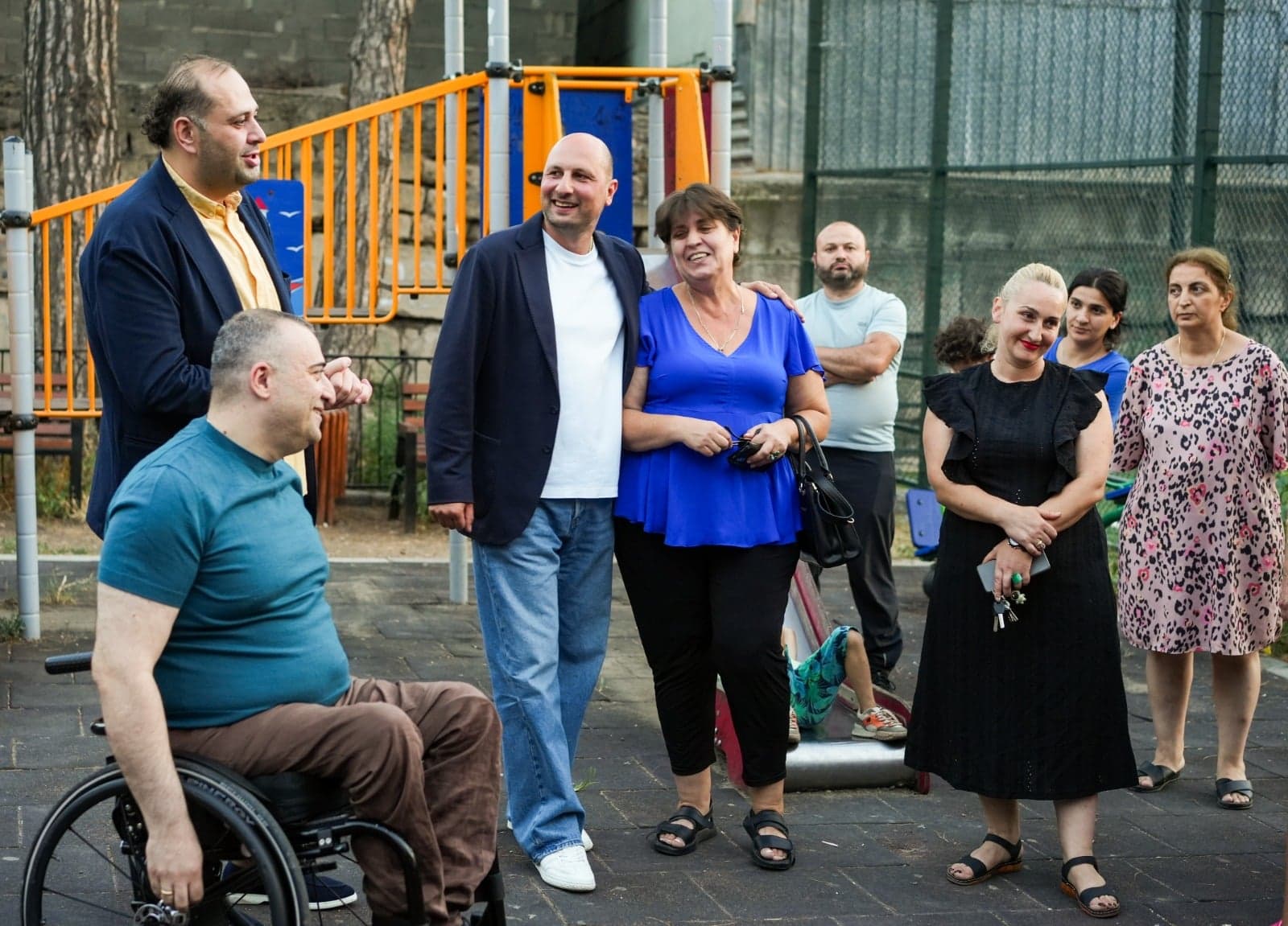 Frontnews image description